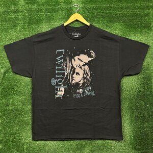 The Twilight Saga I'm In Love With a Vampire T-Shirt Size Extra Large